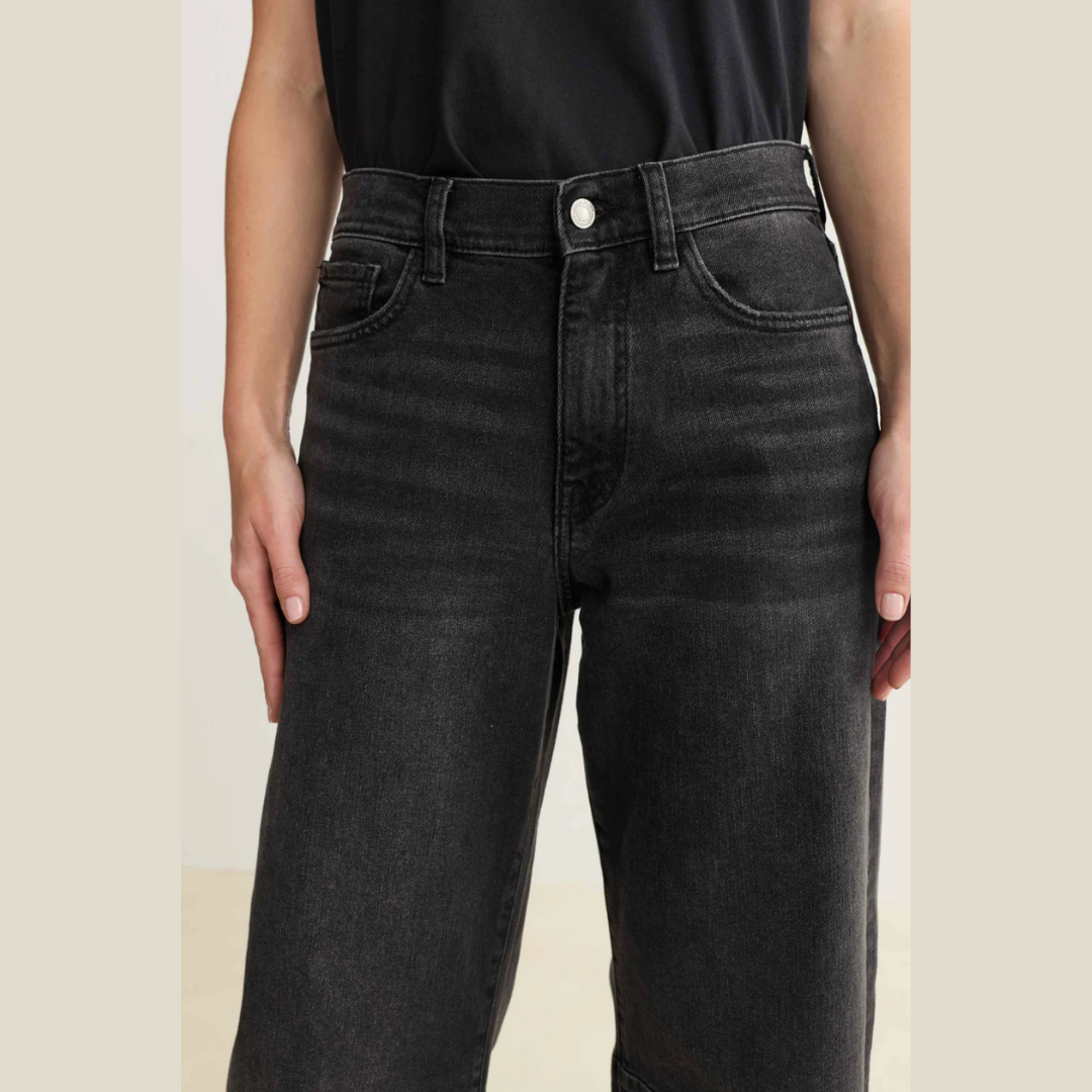 BNA - Saturday Night Soft Curve Barrel Jeans