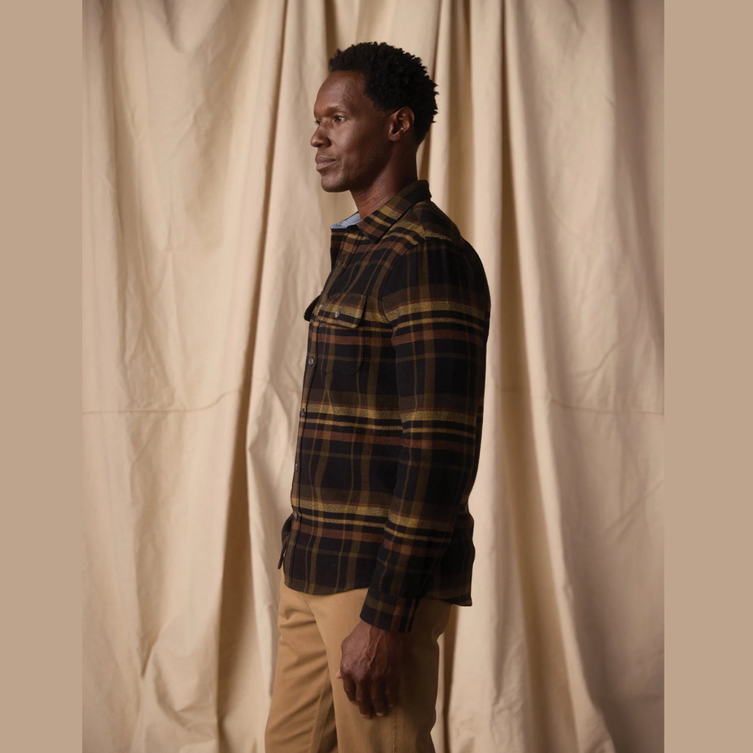 Mountain Overshirt in Black Plaid