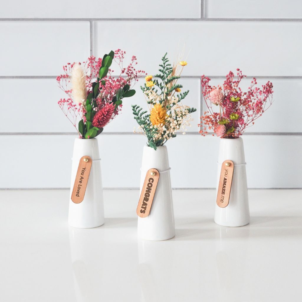 Mini Dried Floral Vases & Wood Gift Tag