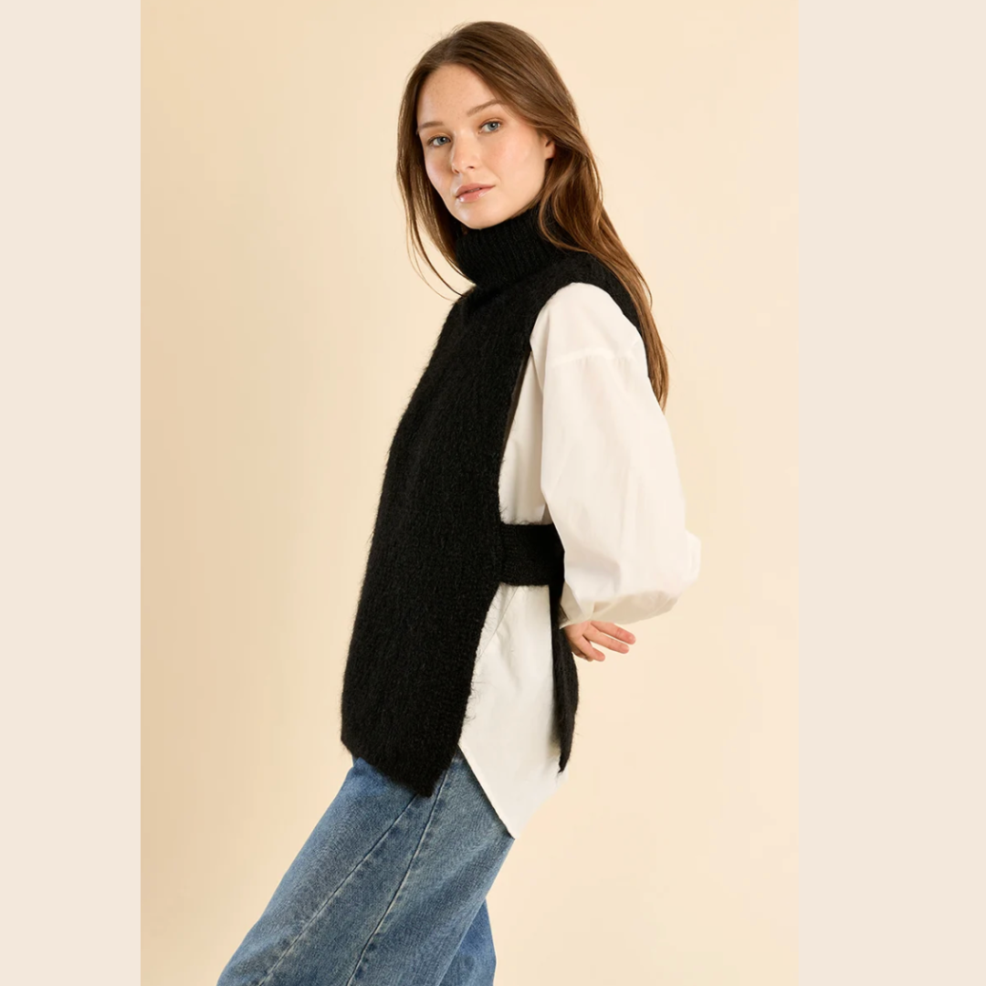 Sleeveless Chunky Turtleneck Sweater