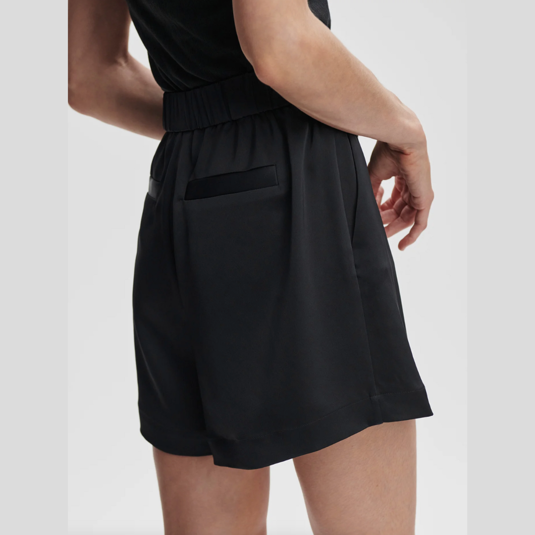 Sarka High-Rise Short 4"