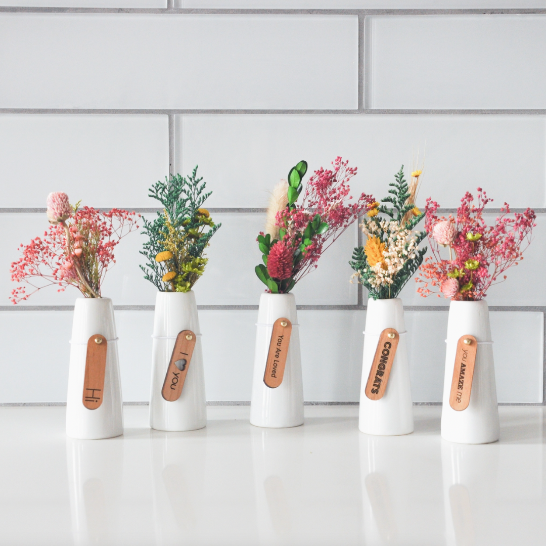 Mini Dried Floral Vases & Wood Gift Tag