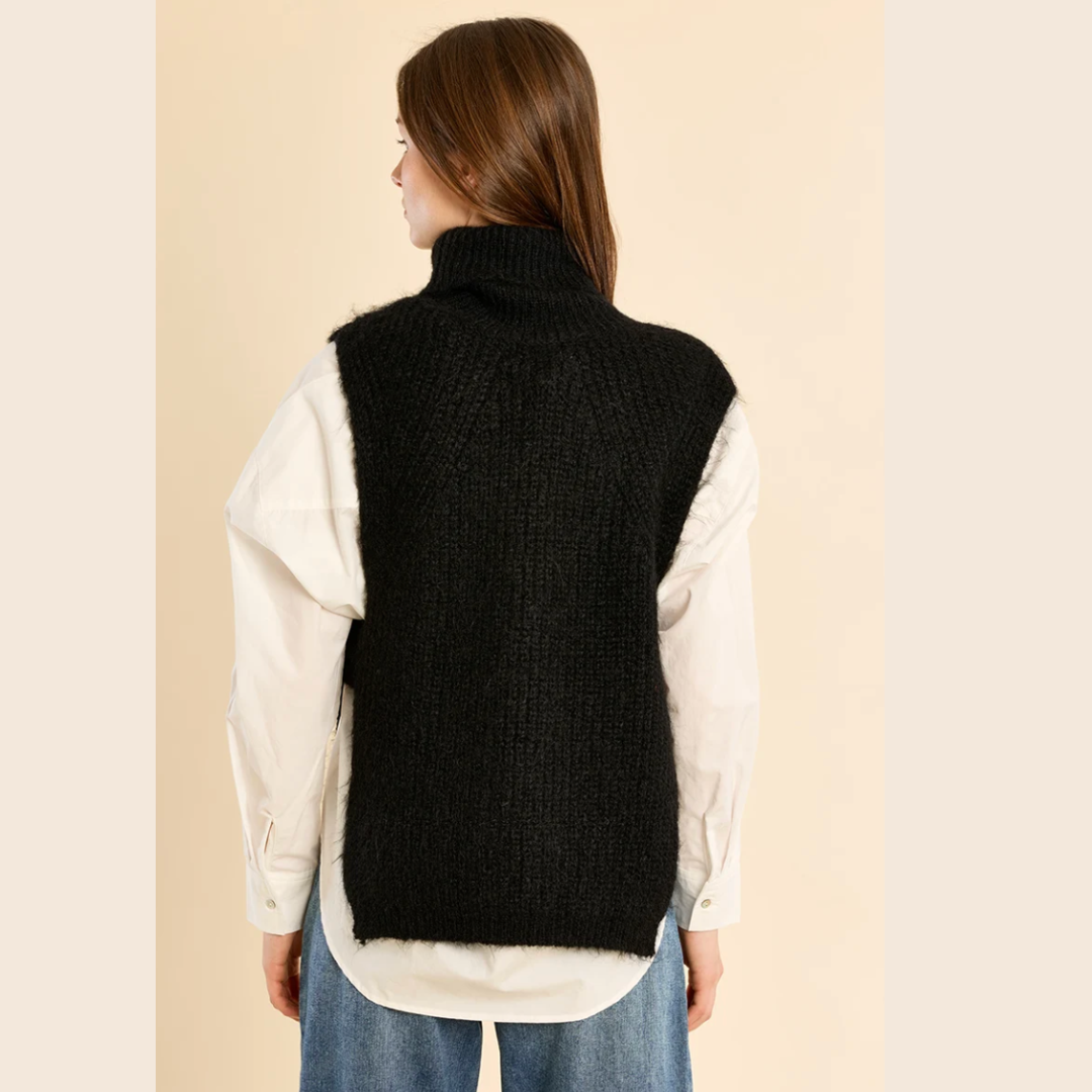 Sleeveless Chunky Turtleneck Sweater