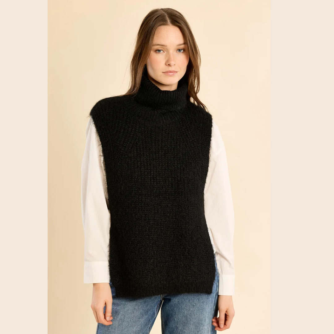 Sleeveless Chunky Turtleneck Sweater