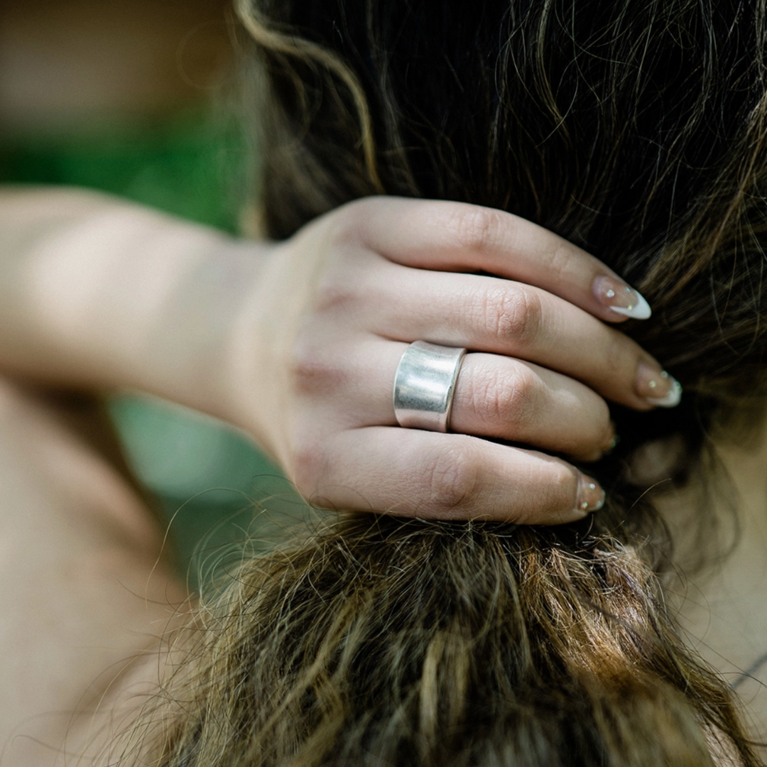 Concave Band Ring