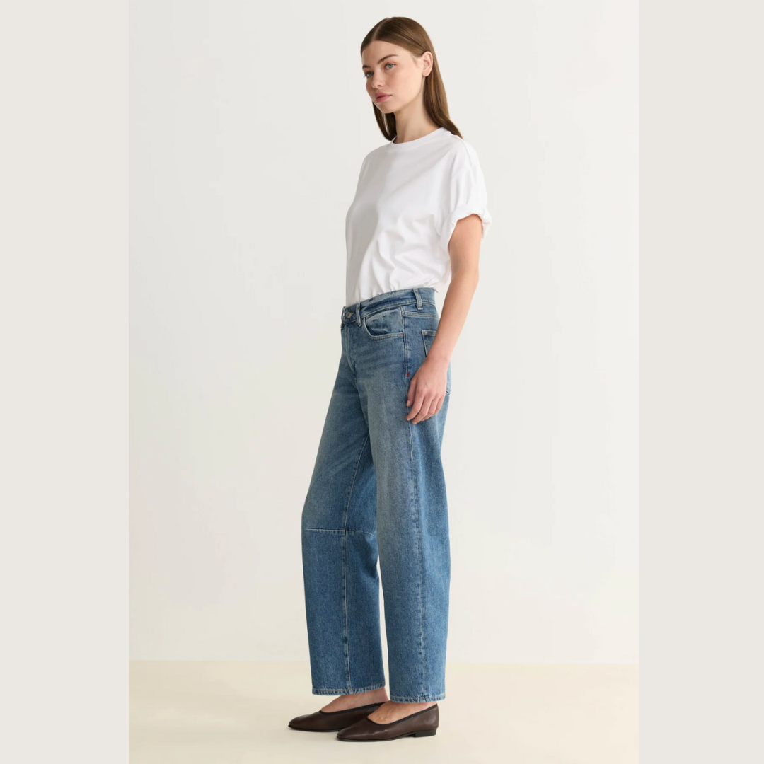 BNA - Soft Curve Barrel Jeans
