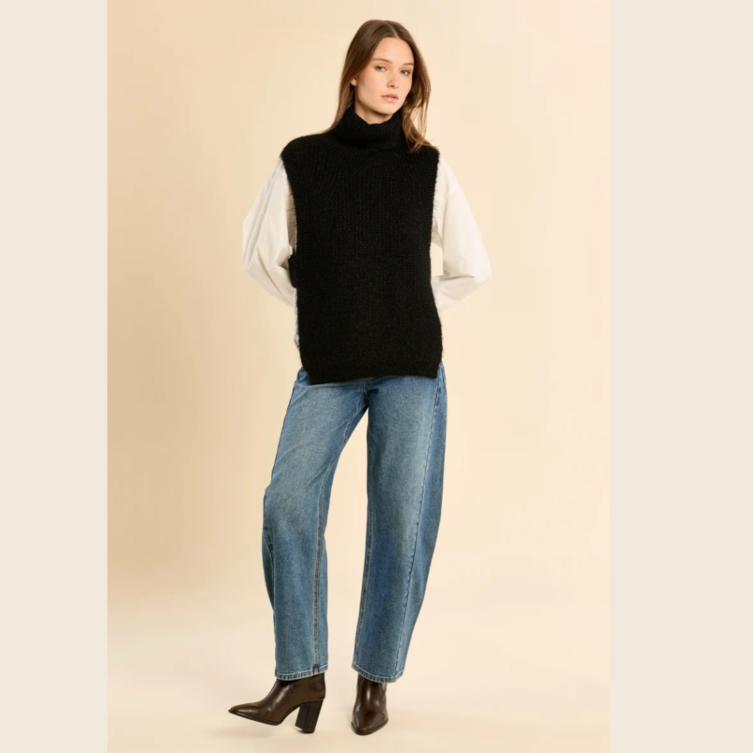 Sleeveless Chunky Turtleneck Sweater