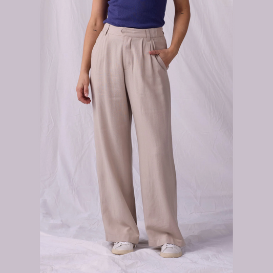Leukos Linen-Blend Trouser in Sandstone