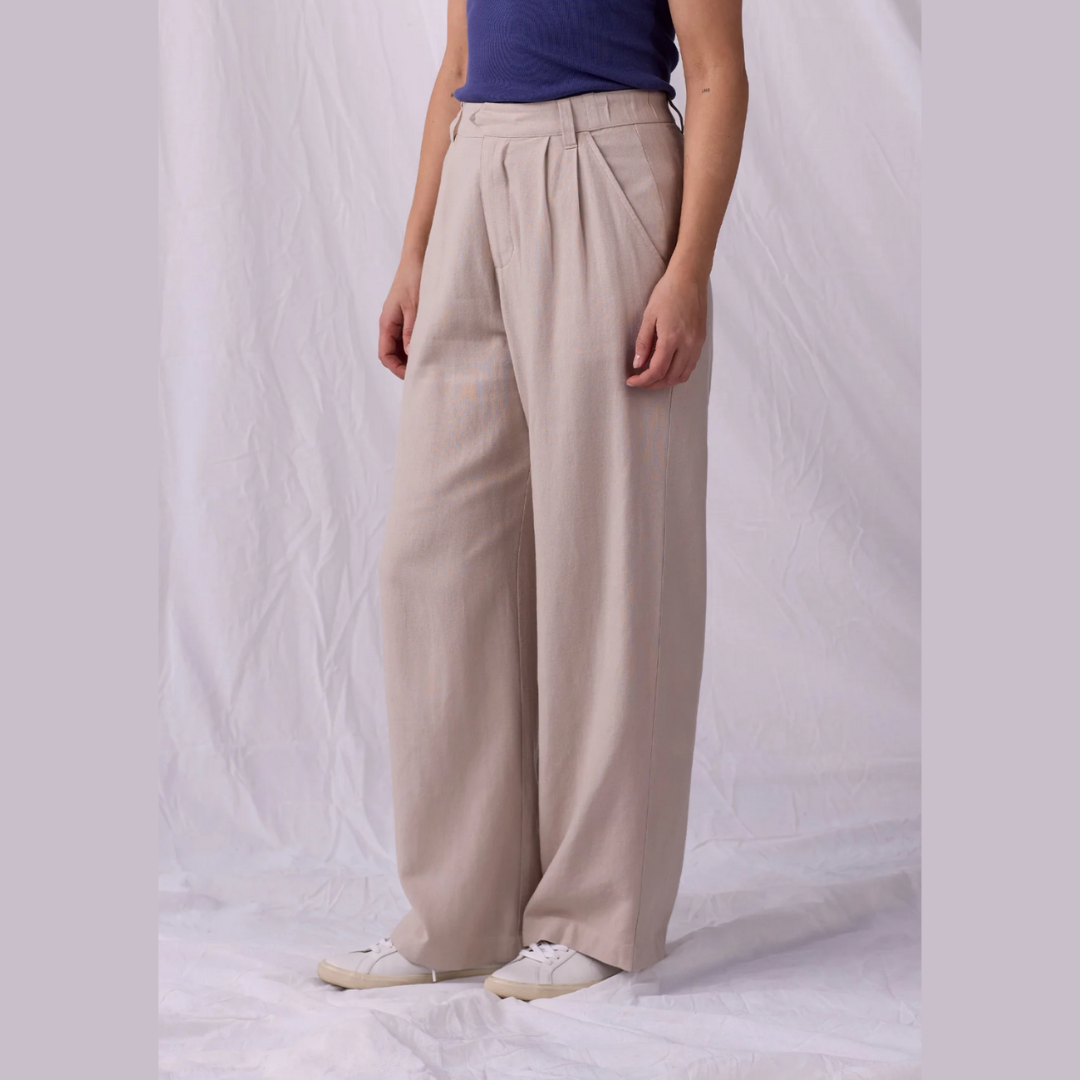 Leukos Linen-Blend Trouser in Sandstone