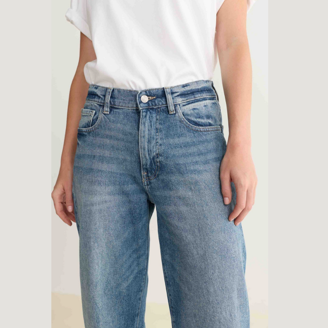 BNA - Soft Curve Barrel Jeans