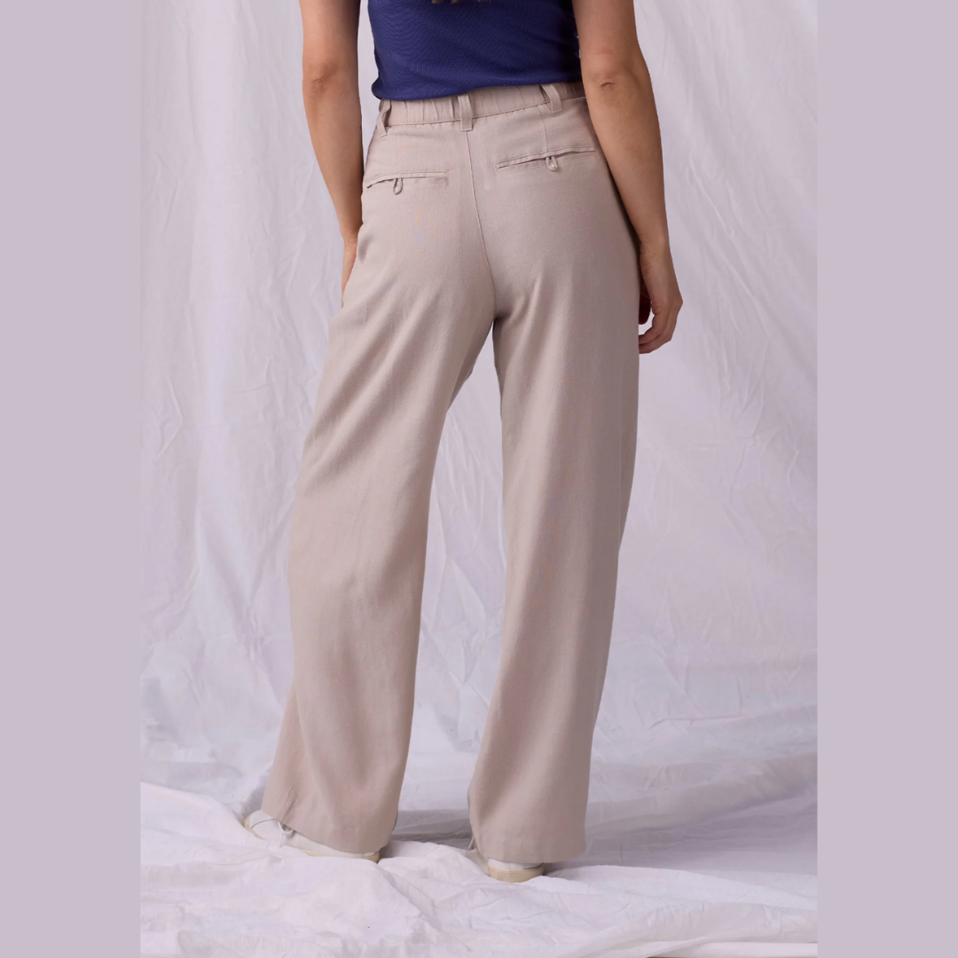 Leukos Linen-Blend Trouser in Sandstone
