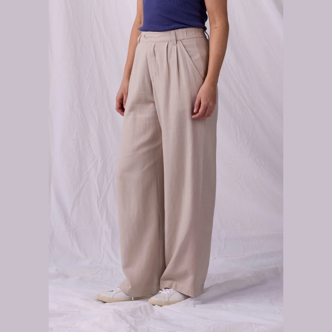 Leukos Linen-Blend Trouser in Sandstone